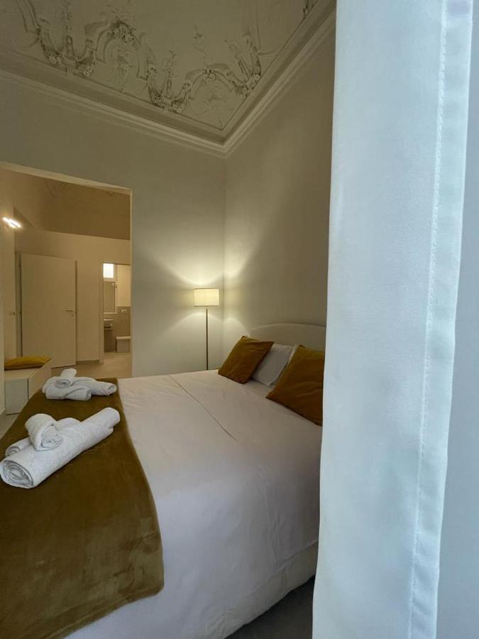Cutelli Gold Bed & Breakfast คาตาเนีย ภายนอก รูปภาพ