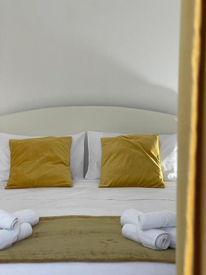 Cutelli Gold Bed & Breakfast คาตาเนีย ภายนอก รูปภาพ