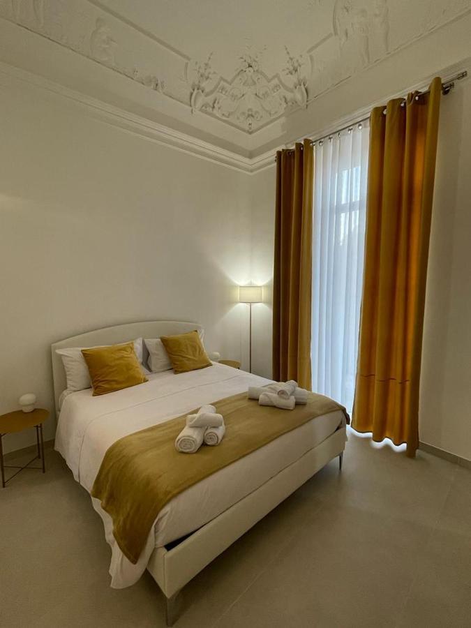 Cutelli Gold Bed & Breakfast คาตาเนีย ภายนอก รูปภาพ