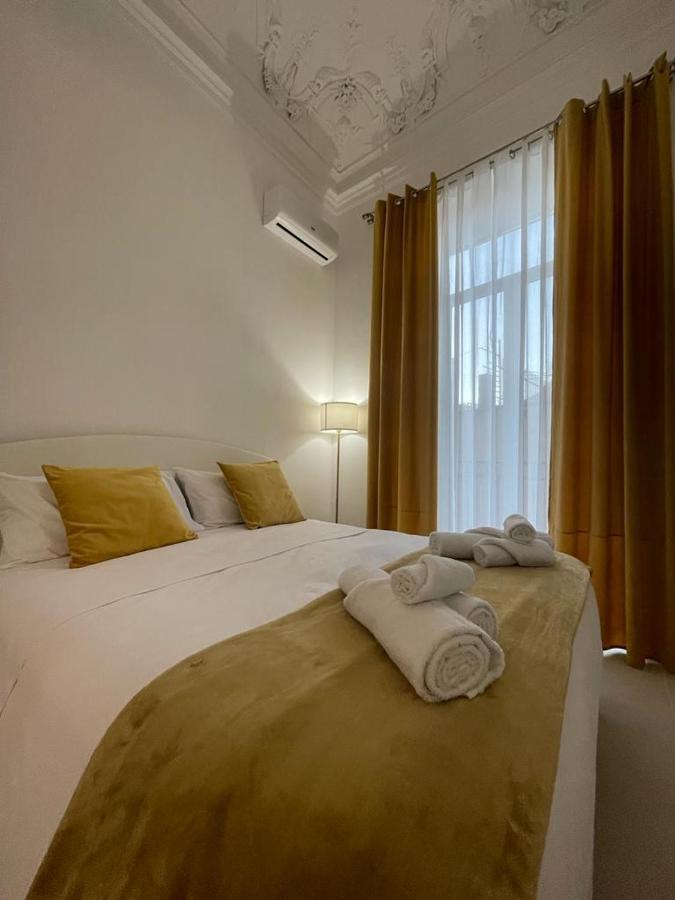 Cutelli Gold Bed & Breakfast คาตาเนีย ภายนอก รูปภาพ