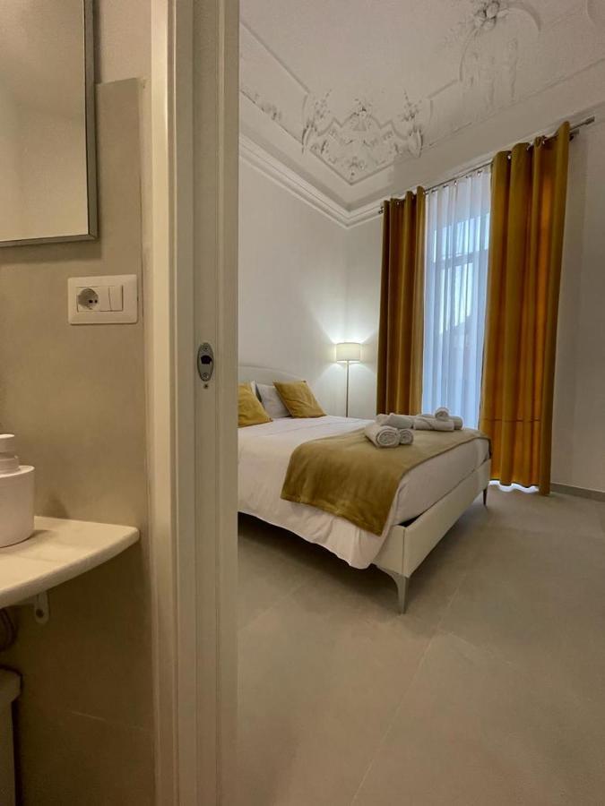 Cutelli Gold Bed & Breakfast คาตาเนีย ภายนอก รูปภาพ