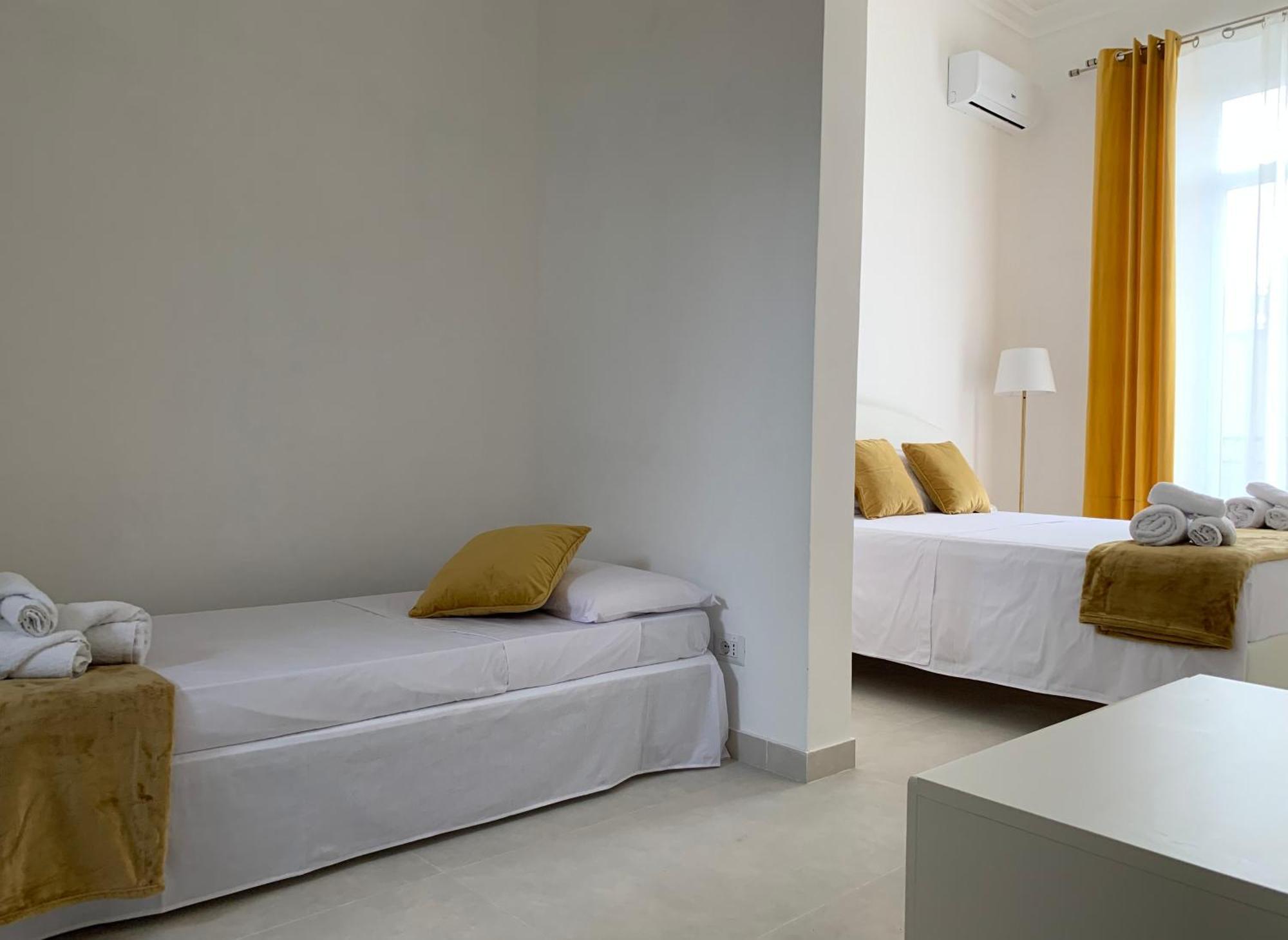 Cutelli Gold Bed & Breakfast คาตาเนีย ภายนอก รูปภาพ