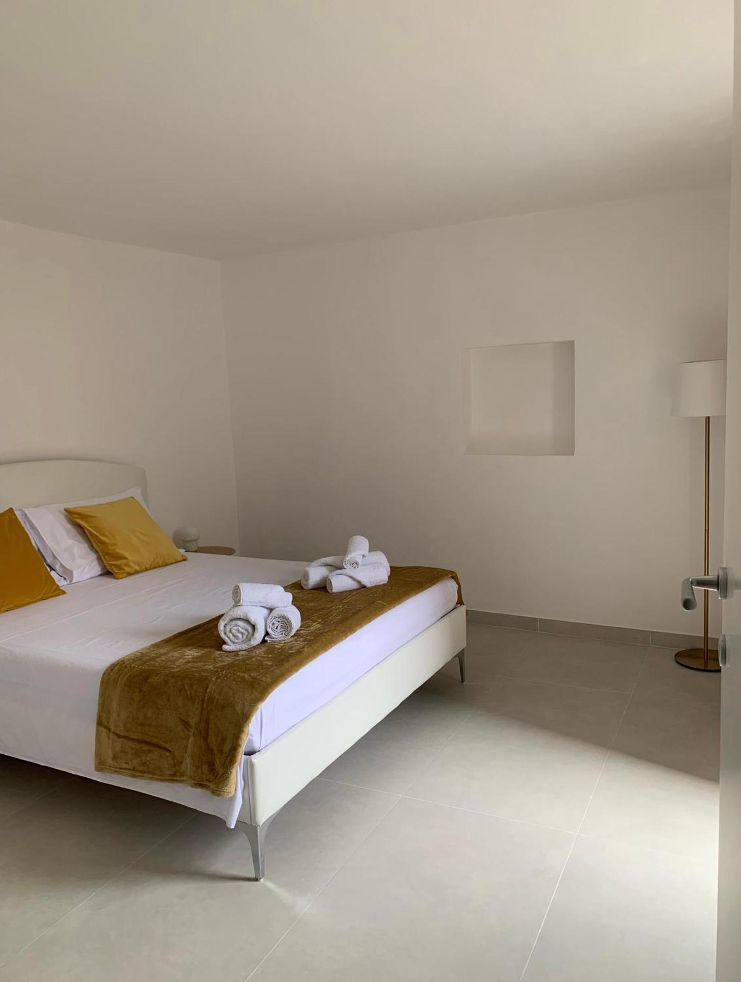 Cutelli Gold Bed & Breakfast คาตาเนีย ภายนอก รูปภาพ