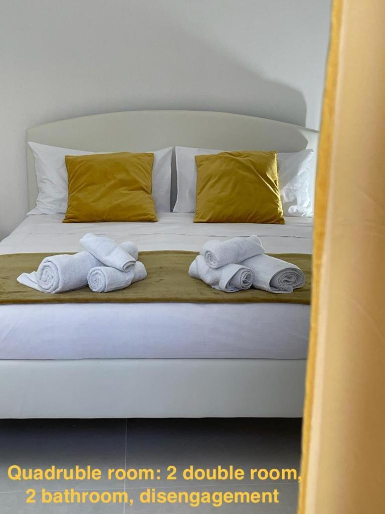 Cutelli Gold Bed & Breakfast คาตาเนีย ภายนอก รูปภาพ