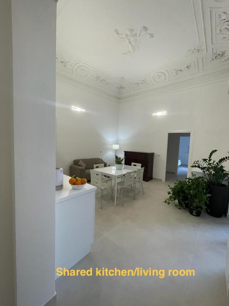 Cutelli Gold Bed & Breakfast คาตาเนีย ภายนอก รูปภาพ